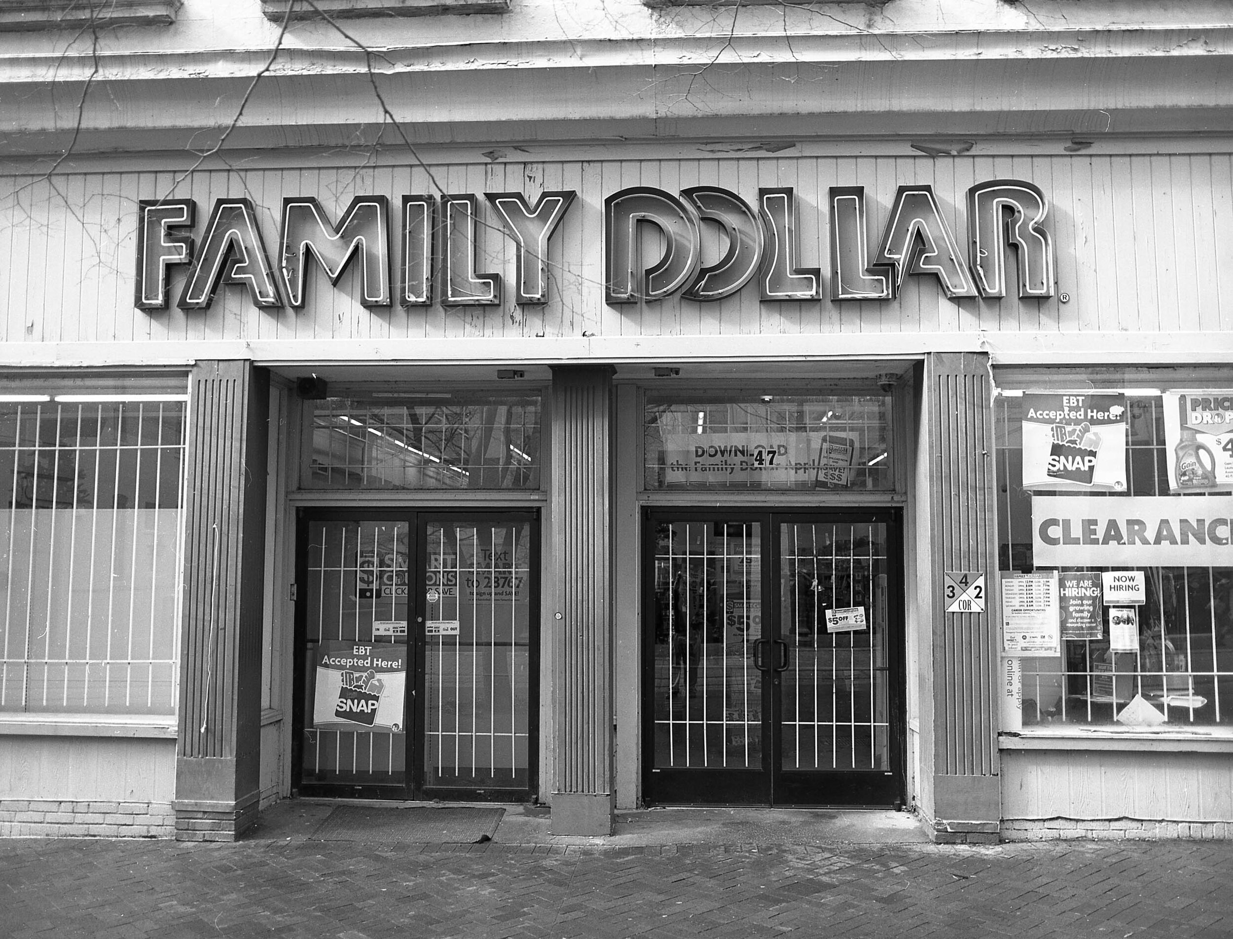 Family Dollar - Main St. Memphis - Kodak TMAX 400 - Zenza Bronica